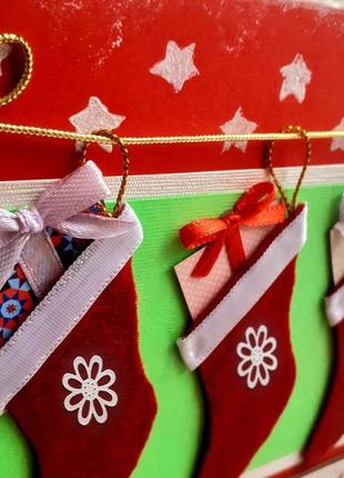 Листівка новорічна ручної роботи "чобітки санти"2 фото