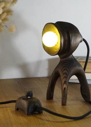 Уникальный светильник из дерева3 фото