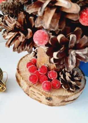 Рождественская елка из шишек новогодний декор украшение стола8 фото