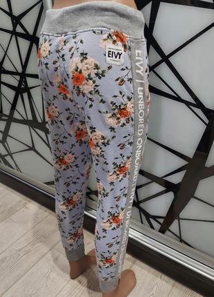 Спортивные штаны, джогеры в цветочный принт eivy 42-44 размер3 фото