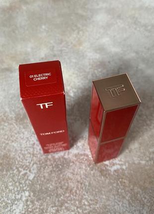 Tom ford - lip color ultra shine electric cherry - помада - бальзам, 01 electric cherry, 3.3 g4 фото