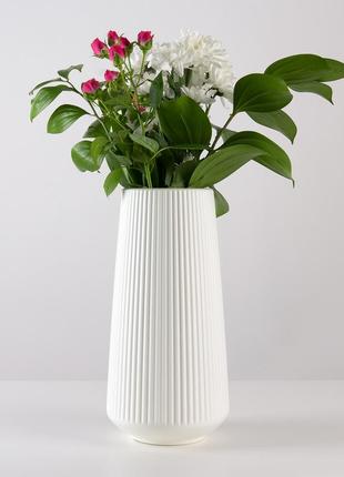 Ваза для квітів висока рифлена пластикова 30 см, білий7 фото