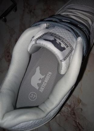 Белые деми кроссовки с белыми и серыми шнурками3 фото