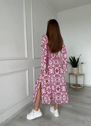 Льняное платье в стиле бохо с яркими узорами красного цвета4 фото