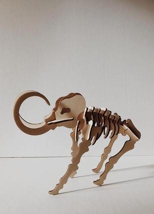 Дерев'яна модель скелета мамонта