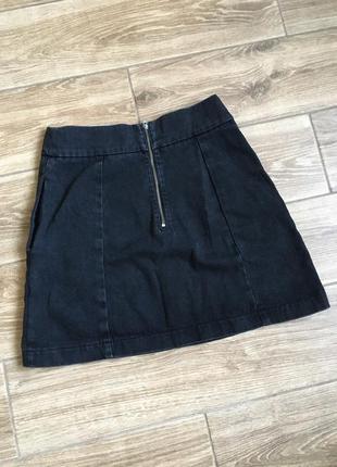 Спідниця чорна джинсова трапеція з вишивкою5 фото