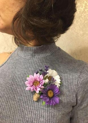 Брошка з квітами,брошка фіолетового кольору,ошатна брошка на одяг