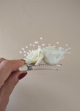 Свадебная заколка для волос, праздничная заколка с белыми цветами2 фото