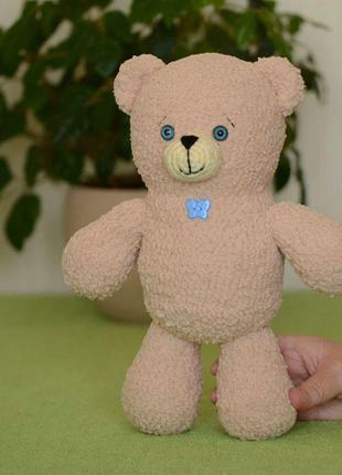 Ведмедик плюшевий. в'язана іграшка.1 фото