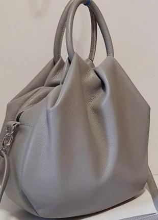 Стильная кожаная сумка для современной женщины серый