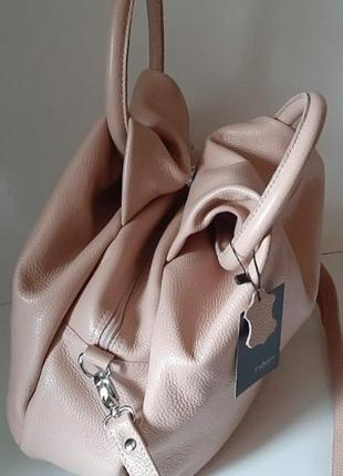 В наявності зручна шкіряна сумка для сучасної жінки пудровий6 фото