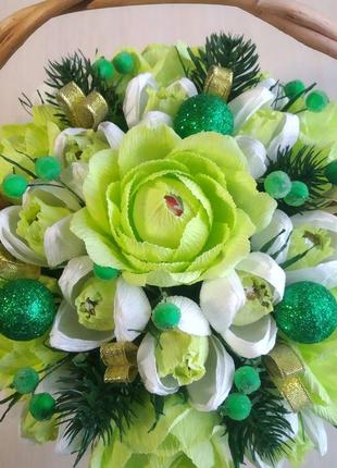 Новогодний букет из конфет "розы с крокусами"1 фото