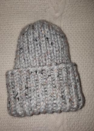 Шапка з товстої пряжі