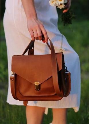 Элегантная женская сумка из натуральной кожи коньячного цвета