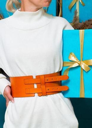 Яркий ремень на талию