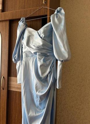Атласное платье миди с разрезом2 фото