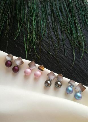 Посріблені асиметричні сережки з перлами сваровські рожеві5 фото