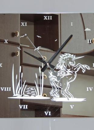 Дзеркальні настеннные годинник "єдиноріг"