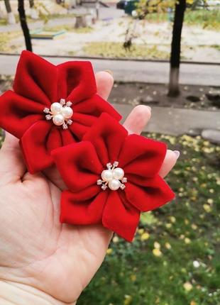 Оксамитовіі червоні банти, червоні бантики