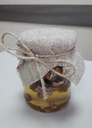 Мед травневий домашній з горіхами, насінням та журавлиною