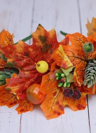Яркий осенний обруч ободок с осенними листьями и тыквами