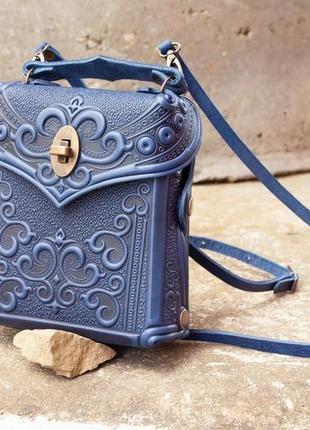 Маленька авторська сумочка-рюкзак шкіряна синя з орнаментом бохо7 фото