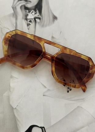 Сонцезахисні окуляри з подвійною переносицею в широкій оправі  бурштиновий (0783)1 фото