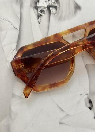 Солнцезащитные очки с двойной переносицей  в широкой оправе янтарный (0783)2 фото