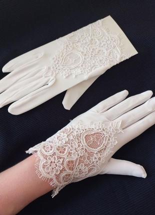 Короткі весільні рукавички нареченої з пальцями (п-п-36) білі4 фото