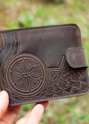 Чоловічий шкіряний гаманець коричневий з тисненням культ предків1 фото