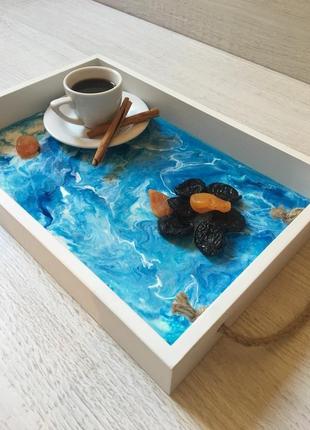 Деревянный поднос с заливкой resin art (эпоксидная смола)4 фото