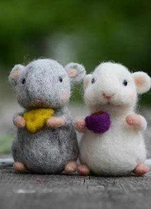 Дві миші-малятка1 фото