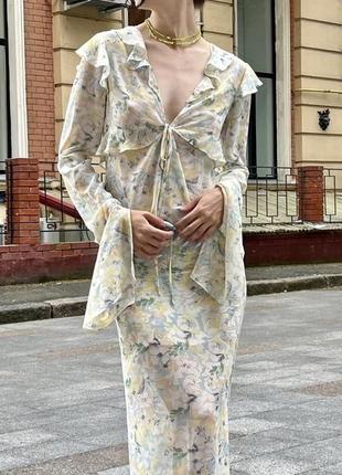 Жіночий весняно-літній костюм шифону, максі-спідниця і блузка з воланами.3 фото