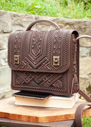 Вместительная кожаная сумка-портфель с тиснением коричневая, сумка под планшет, деловая сумка