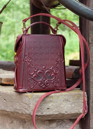 Маленька авторська сумочка-рюкзак шкіряна бордова з орнаментом бохо5 фото