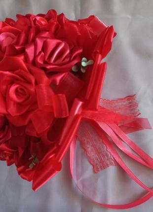 Красный свадебный букет-дублер для невесты "королевский"8 фото