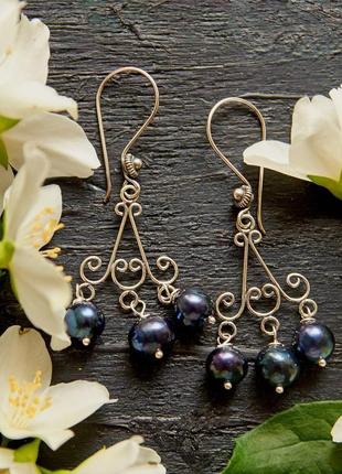 Серьги "три серебряные вершины" из серебра 925 пробы и черного жемчуга
