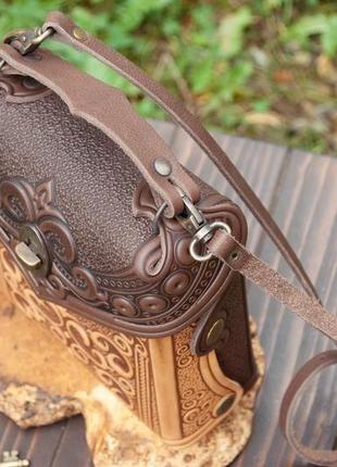 Маленька авторська сумочка-рюкзак шкіряна коричнево-бежево з орнаментом бохо2 фото