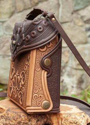Маленькая сумочка-рюкзак кожаная коричнево-бежево с орнаментом бохо7 фото