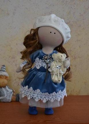 Текстильна інтер'єрна лялька, в синьому платті з биретом1 фото