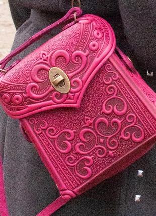 Маленька авторська сумочка-рюкзак шкіряна фукція з орнаментом бохо2 фото
