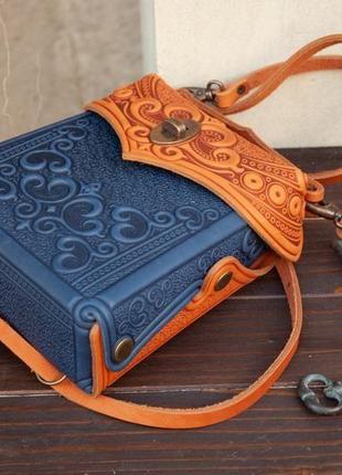 Маленька авторська сумочка-рюкзак шкіряна рижо-синя з орнаментом бохо9 фото