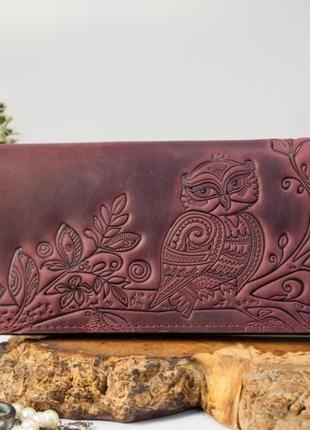 Зручний довгий шкіряний гаманець жіночий з орнаментом тиснення бордовий1 фото