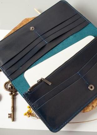 Зручний довгий шкіряний гаманець жіночий з орнаментом тиснення бірюзовий6 фото