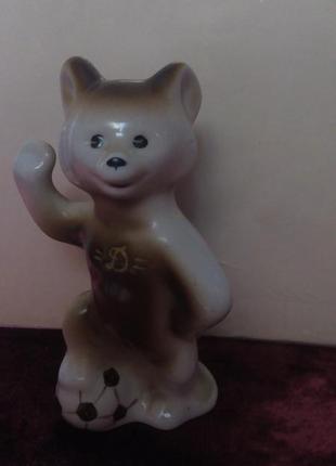 Статуэтка фигурка ссср олимпийский мишка футболист динамо.