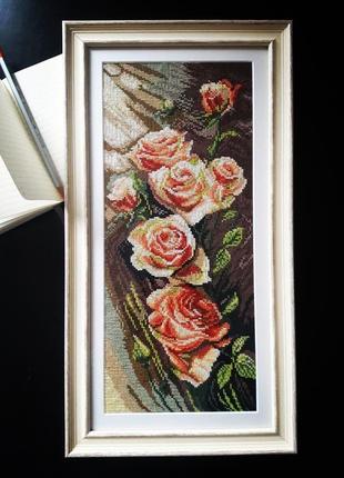 Картина "троянди", вышитая крестиком, в рамке