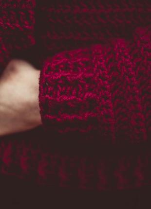 Бордовый вязаный свитер