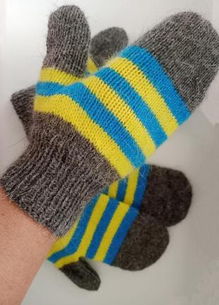 М'які пухнасті жовто-блакитні в'язані рукавички з пряжі пух норки2 фото