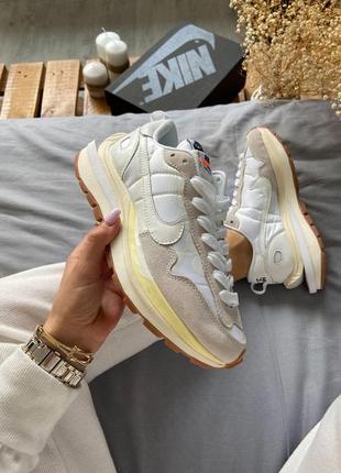 Nike vaporwaffle sacai sail gum