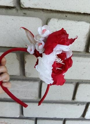 Пионовидные розы в красно-белых тонах3 фото